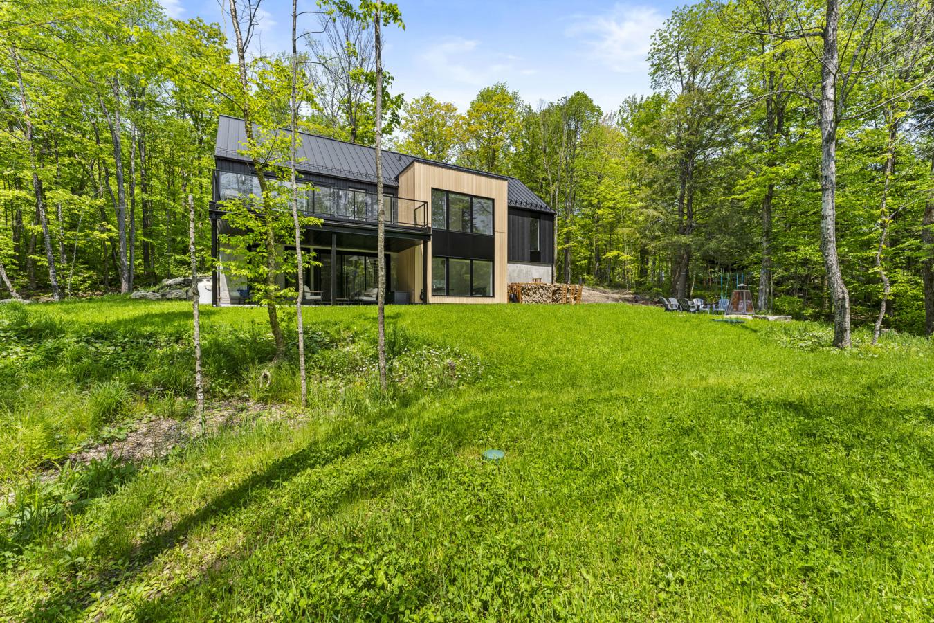 Eastman, QC, J0E1P0, Canada, 3 Bedrooms Bedrooms, ,2 BathroomsBathrooms,Residential,For Sale,1726271