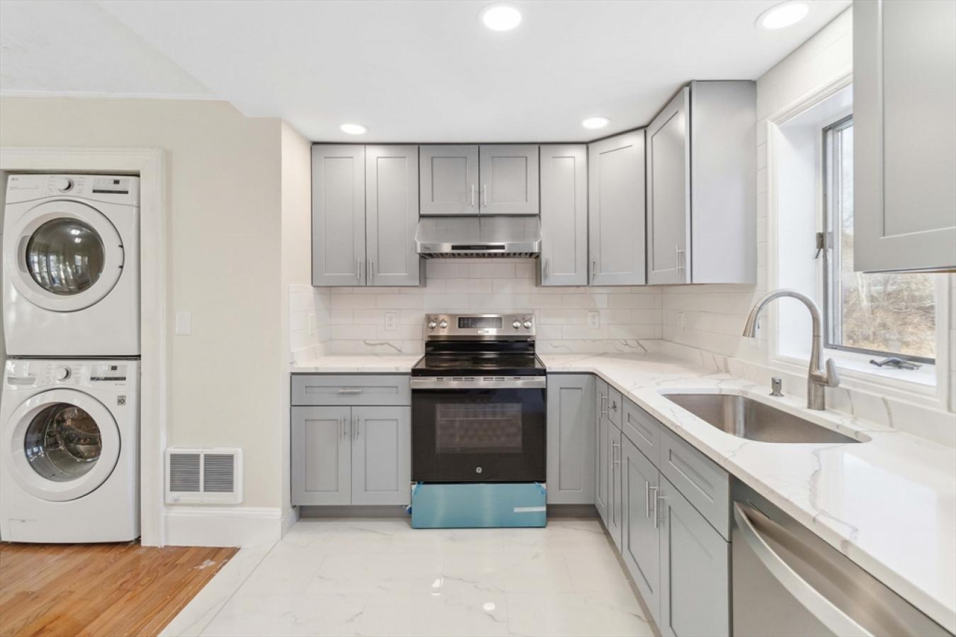 Southborough, Massachusetts, 01772, United States, 3 Bedrooms Bedrooms, ,2 BathroomsBathrooms,Residential,For Sale,1726264