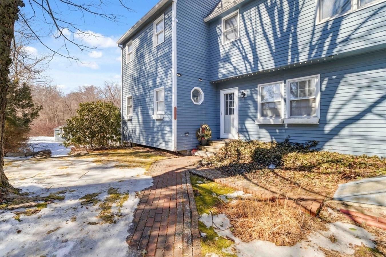 Southborough, Massachusetts, 01772, United States, 3 Bedrooms Bedrooms, ,2 BathroomsBathrooms,Residential,For Sale,1726264