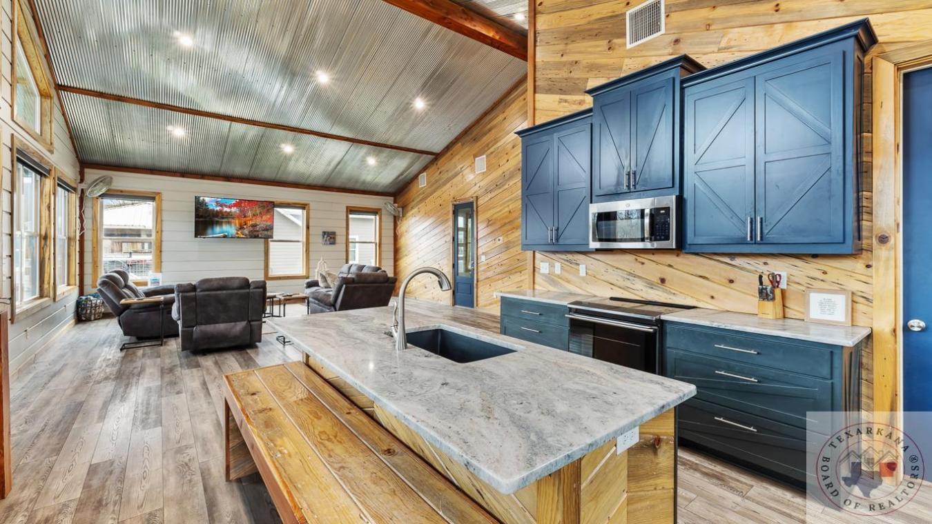 Glenwood, Arkansas, 71943, United States, 5 Bedrooms Bedrooms, ,4 BathroomsBathrooms,Residential,For Sale,1726543