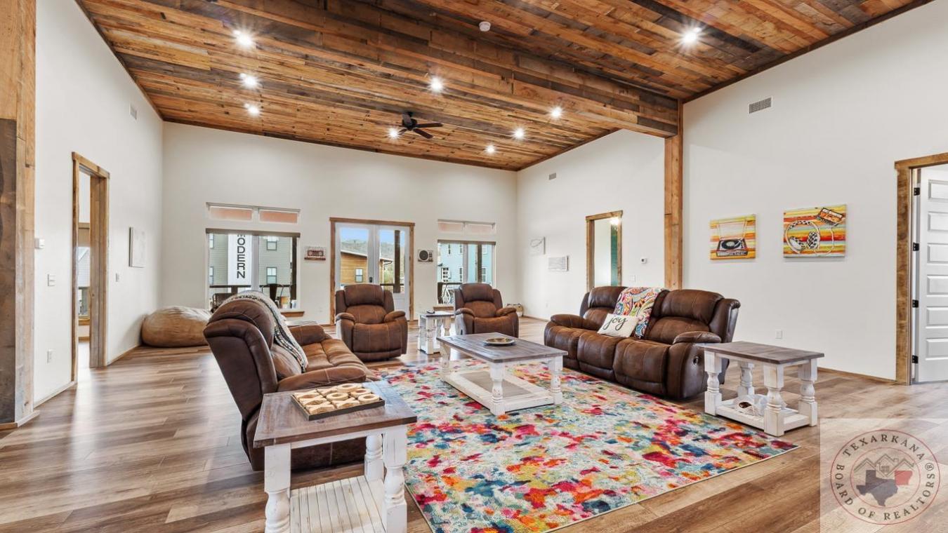 Glenwood, Arkansas, 71943, United States, 5 Bedrooms Bedrooms, ,4 BathroomsBathrooms,Residential,For Sale,1726541