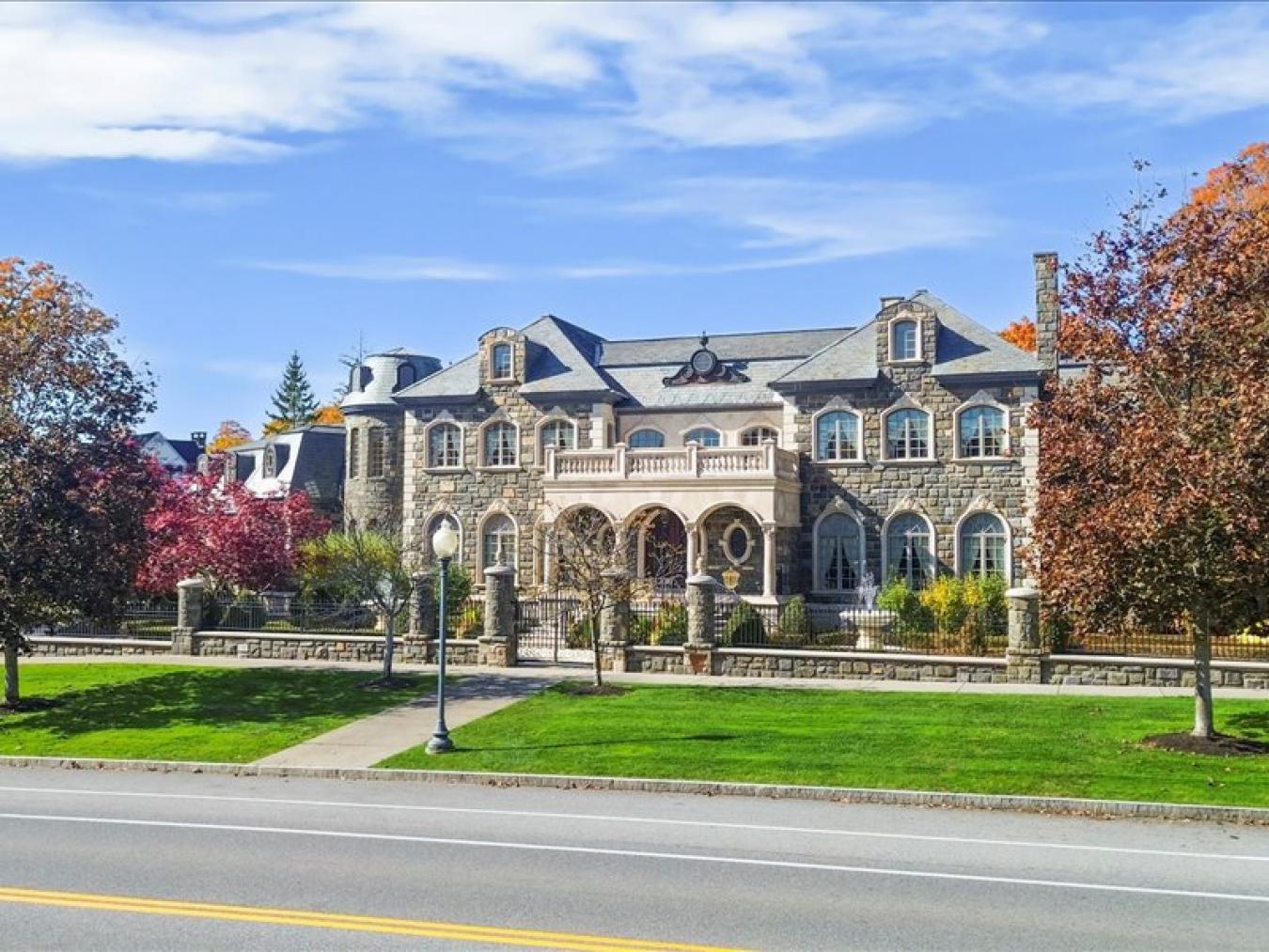 Saratoga Springs, New York, 12866, United States, 6 Bedrooms Bedrooms, ,7 BathroomsBathrooms,Residential,For Sale,1725656
