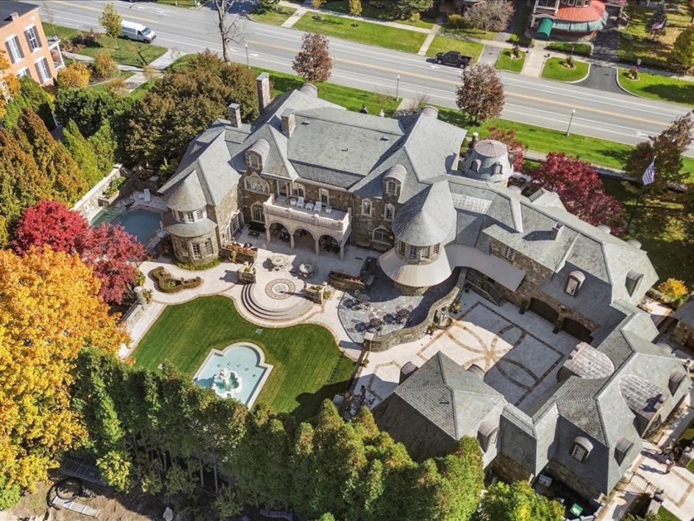 Saratoga Springs, New York, 12866, United States, 6 Bedrooms Bedrooms, ,7 BathroomsBathrooms,Residential,For Sale,1725656