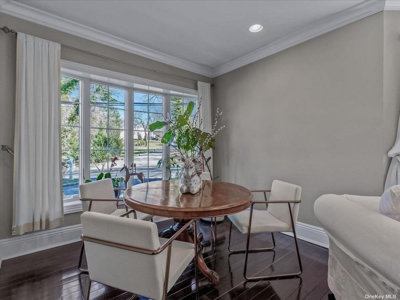 North Hempstead, New York, 11576, United States, 5 Bedrooms Bedrooms, ,4 BathroomsBathrooms,Residential,For Sale,1726529