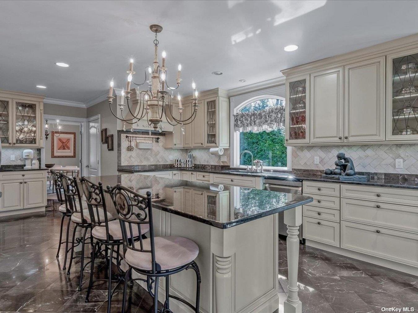 North Hempstead, New York, 11576, United States, 5 Bedrooms Bedrooms, ,4 BathroomsBathrooms,Residential,For Sale,1726529