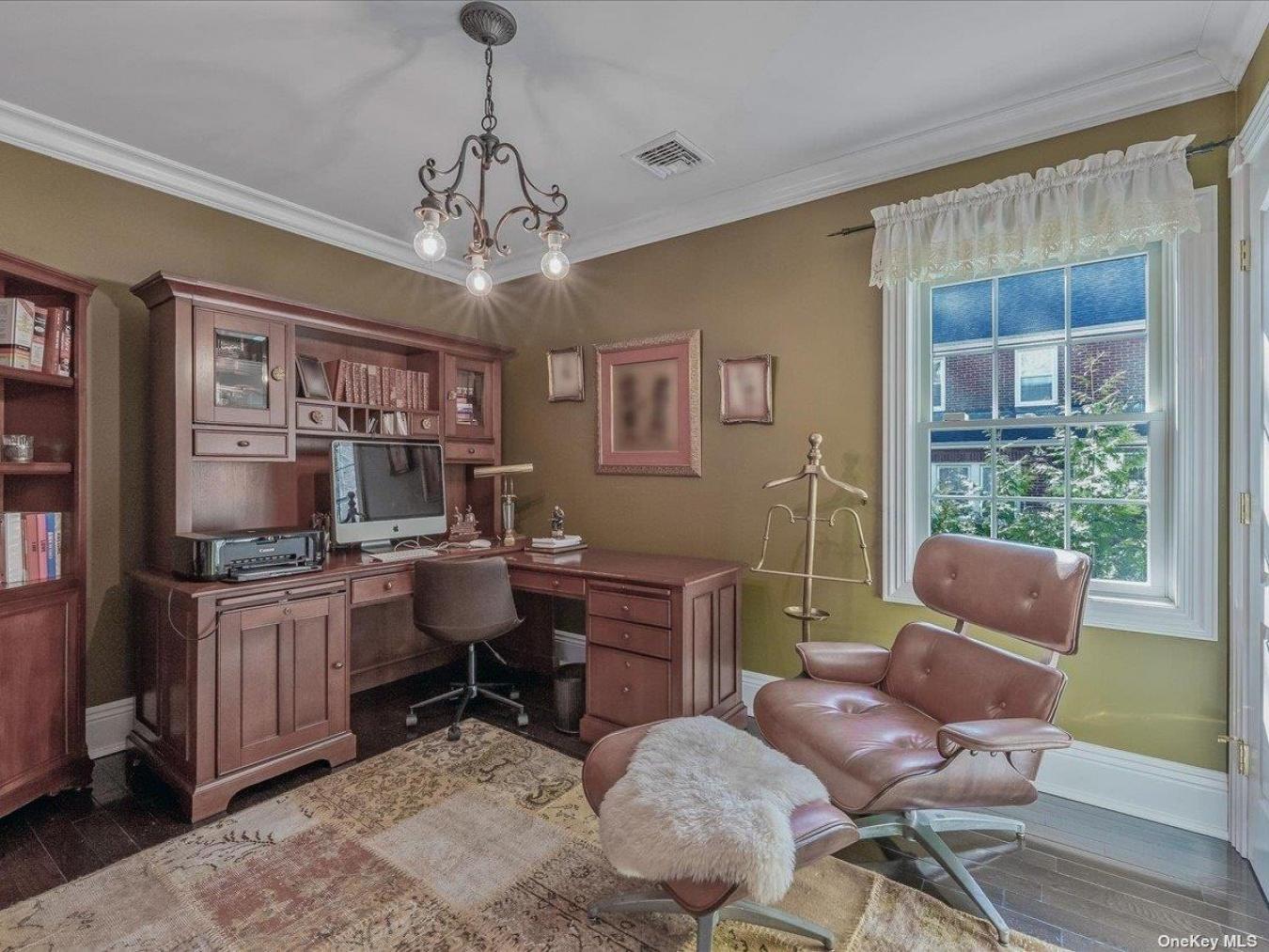 North Hempstead, New York, 11576, United States, 5 Bedrooms Bedrooms, ,4 BathroomsBathrooms,Residential,For Sale,1726529