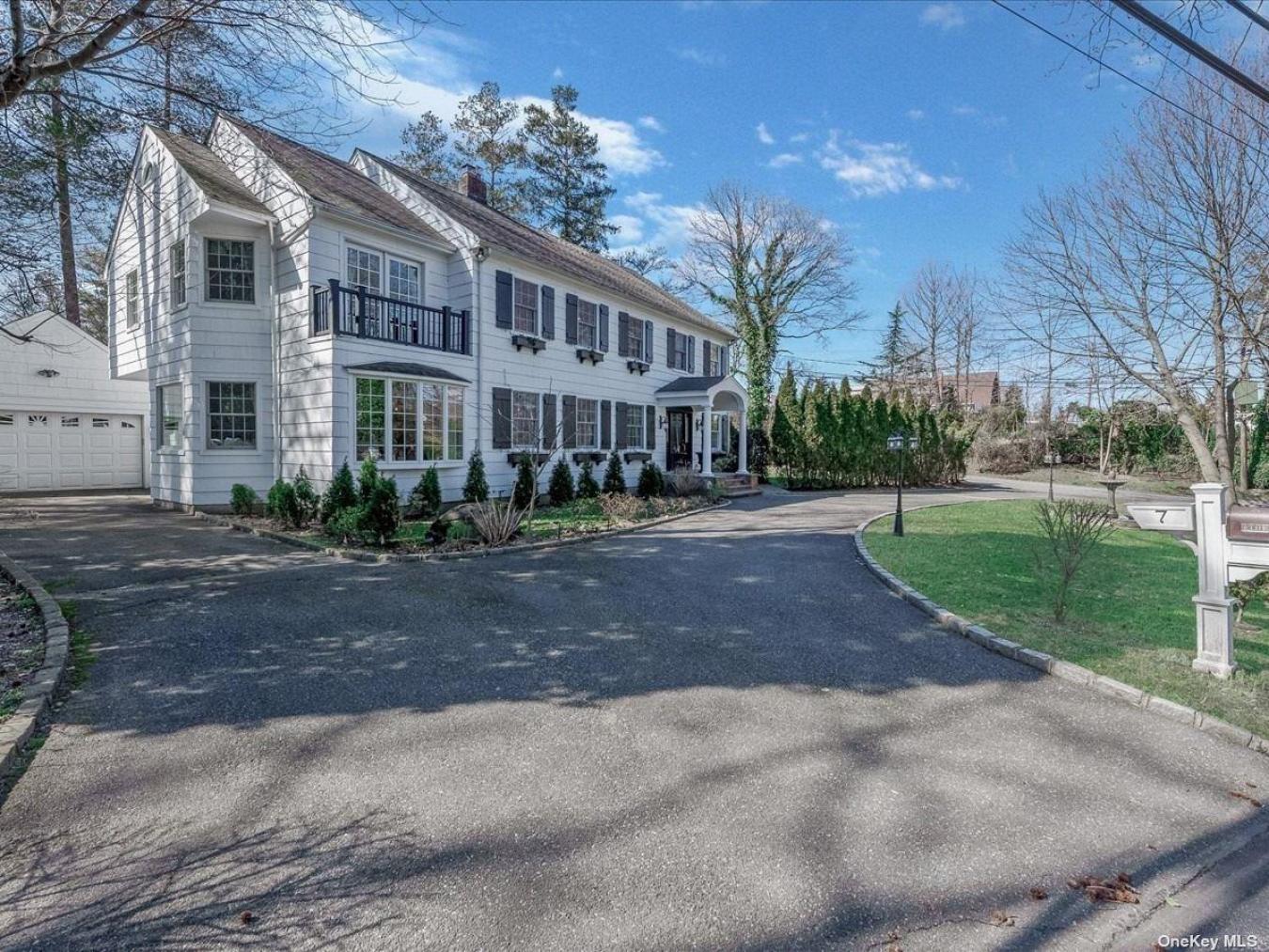 North Hempstead, New York, 11576, United States, 5 Bedrooms Bedrooms, ,4 BathroomsBathrooms,Residential,For Sale,1726529