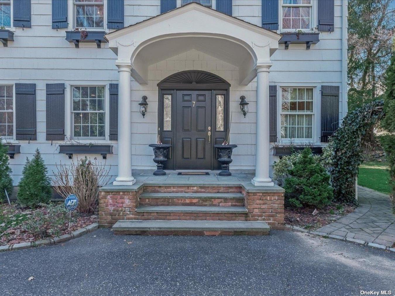 North Hempstead, New York, 11576, United States, 5 Bedrooms Bedrooms, ,4 BathroomsBathrooms,Residential,For Sale,1726529