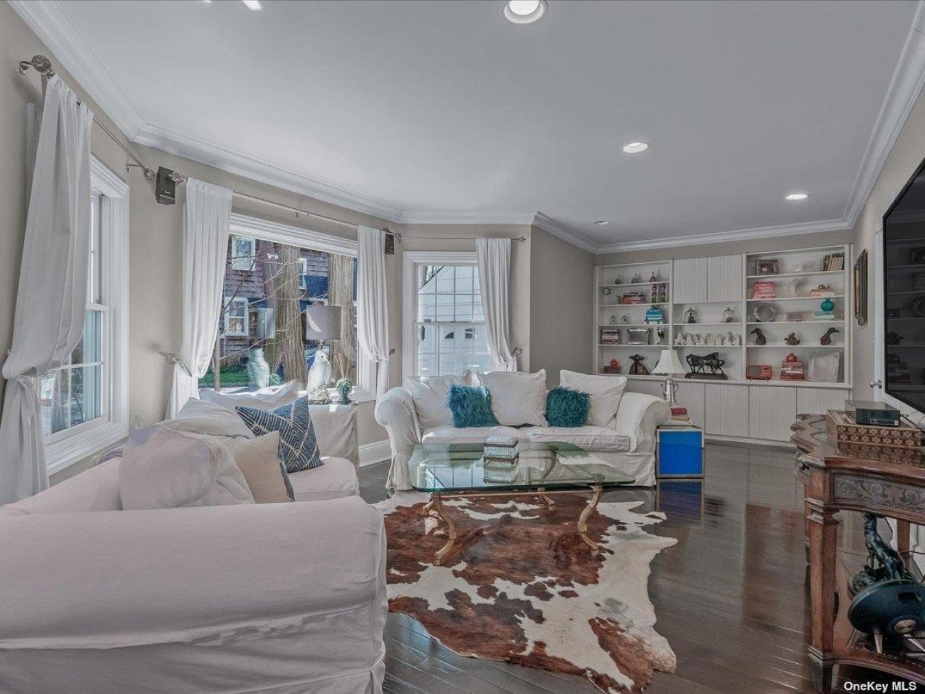 North Hempstead, New York, 11576, United States, 5 Bedrooms Bedrooms, ,4 BathroomsBathrooms,Residential,For Sale,1726529