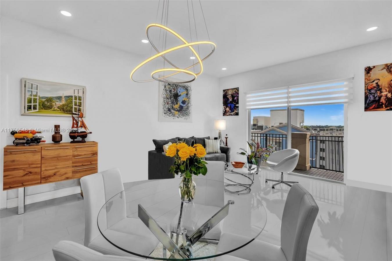 Impeccable Penthouse in Prime Miami Location! Discover this stunningly – image 16