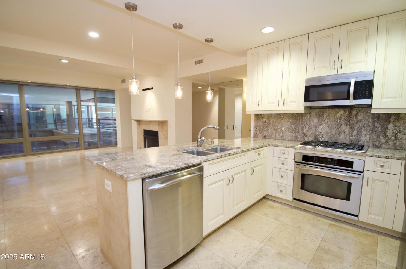 Scottsdale, Arizona, 85251, United States, 2 Bedrooms Bedrooms, ,Residential,For Sale,1727065