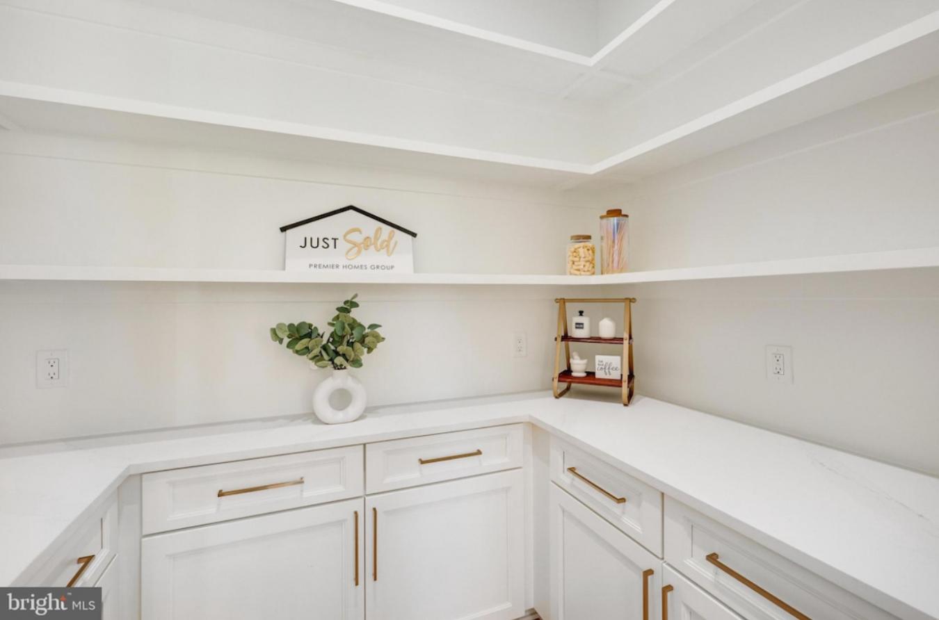 McLean, Virginia, 22101, United States, 6 Bedrooms Bedrooms, ,7 BathroomsBathrooms,Residential,For Sale,1790117