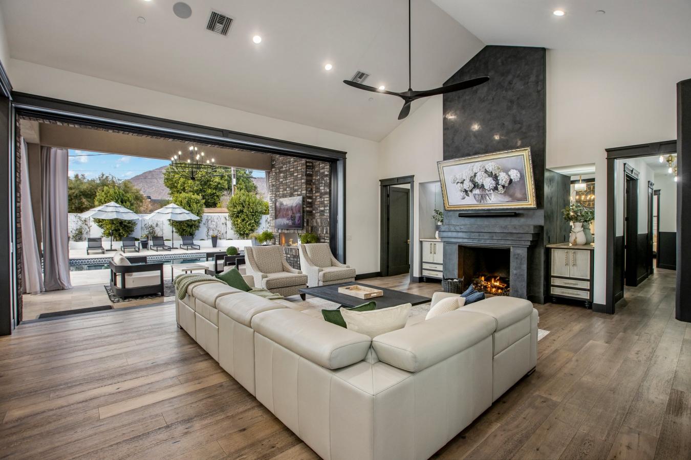 Phoenix, Arizona, 85018, United States, 5 Bedrooms Bedrooms, ,5 BathroomsBathrooms,Residential,For Sale,1726479