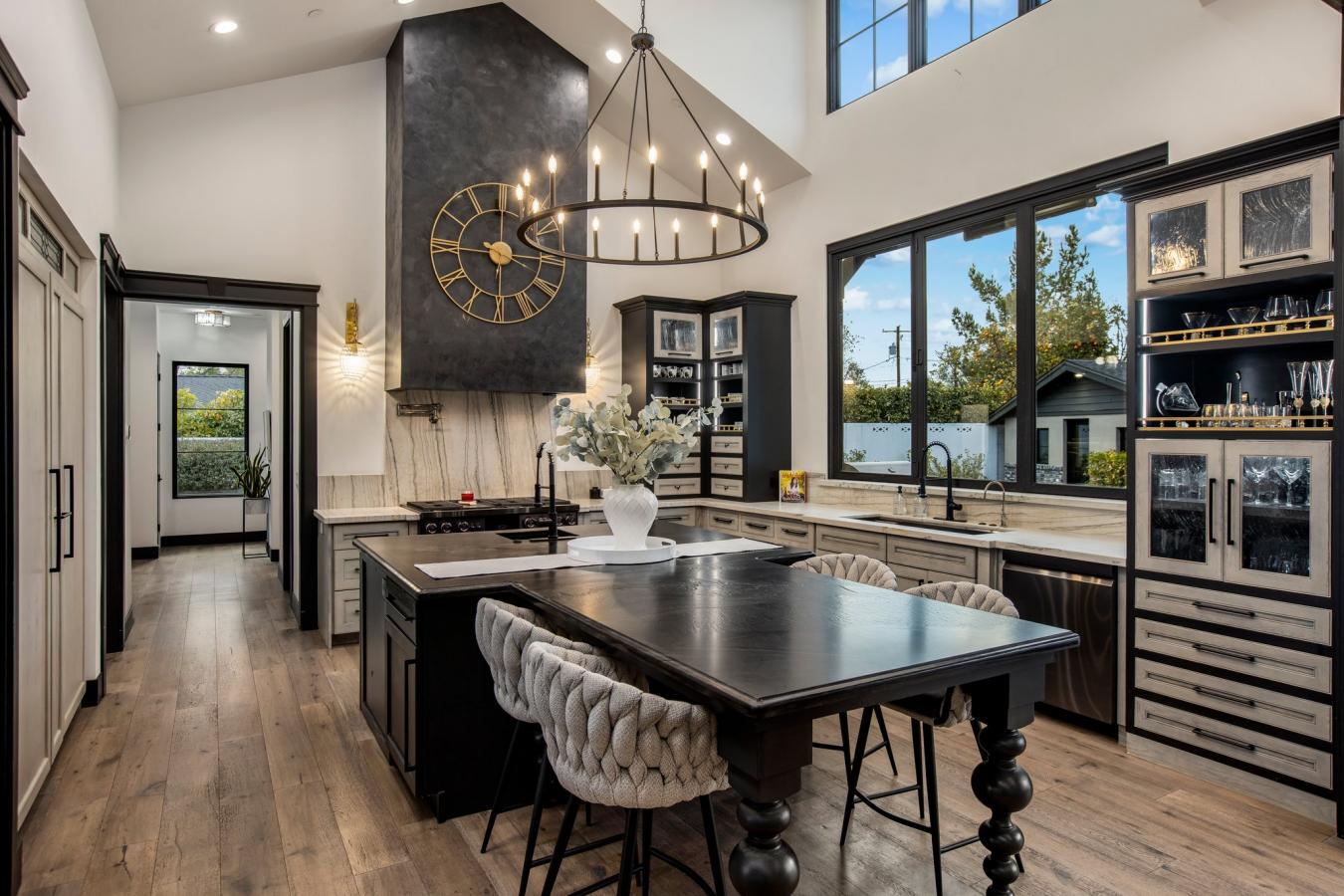 Phoenix, Arizona, 85018, United States, 5 Bedrooms Bedrooms, ,5 BathroomsBathrooms,Residential,For Sale,1726479