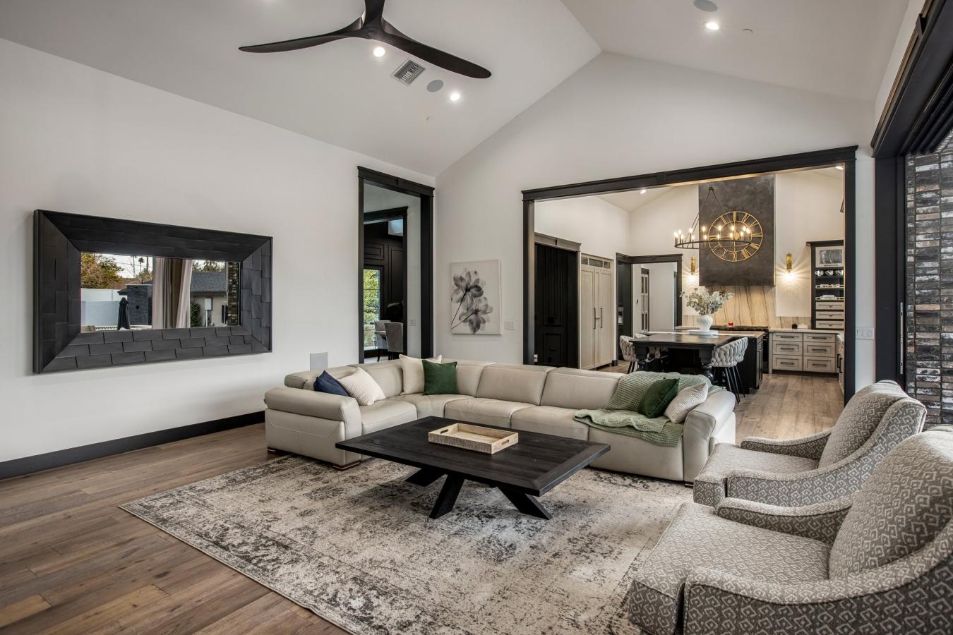Phoenix, Arizona, 85018, United States, 5 Bedrooms Bedrooms, ,5 BathroomsBathrooms,Residential,For Sale,1726479