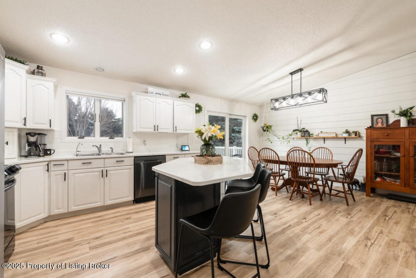 Dickinson, North Dakota, 58601, United States, 4 Bedrooms Bedrooms, ,4 BathroomsBathrooms,Residential,For Sale,1731112