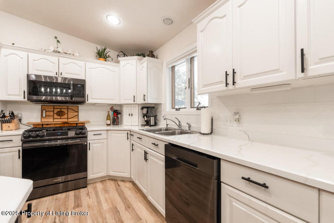 Dickinson, North Dakota, 58601, United States, 4 Bedrooms Bedrooms, ,4 BathroomsBathrooms,Residential,For Sale,1731112