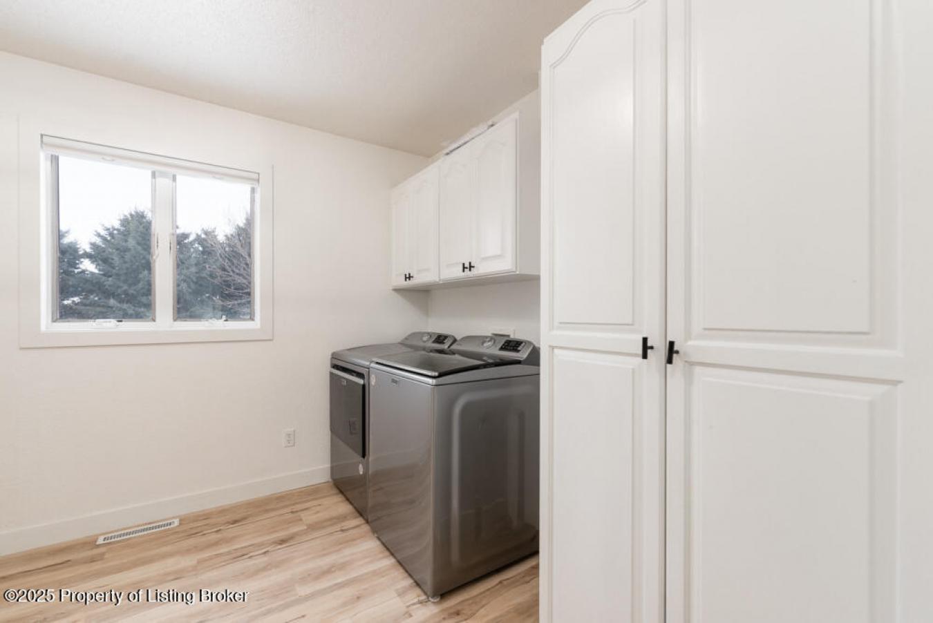 Dickinson, North Dakota, 58601, United States, 4 Bedrooms Bedrooms, ,4 BathroomsBathrooms,Residential,For Sale,1731112