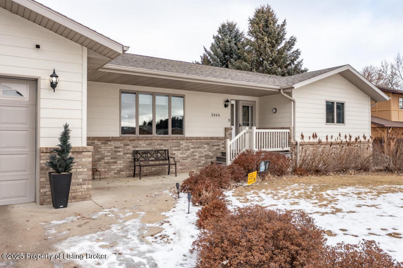 Dickinson, North Dakota, 58601, United States, 4 Bedrooms Bedrooms, ,4 BathroomsBathrooms,Residential,For Sale,1731112