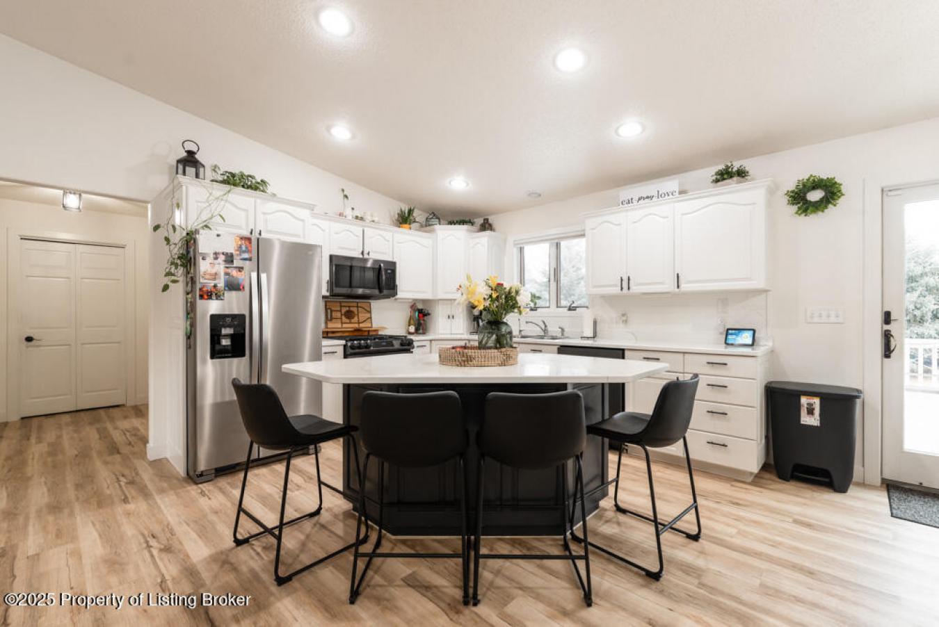 Dickinson, North Dakota, 58601, United States, 4 Bedrooms Bedrooms, ,4 BathroomsBathrooms,Residential,For Sale,1731112