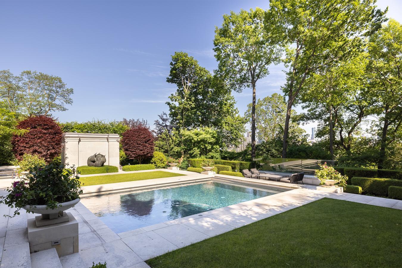 Toronto, ON, M5R 2W1, Canada, 6 Bedrooms Bedrooms, ,9 BathroomsBathrooms,Residential,For Sale,1734287