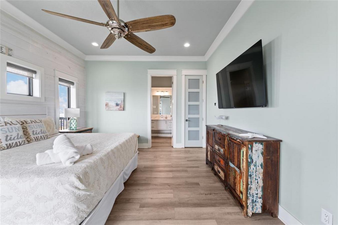 Crystal Beach, Texas, 77650, United States, 5 Bedrooms Bedrooms, ,5 BathroomsBathrooms,Residential,For Sale,1732295