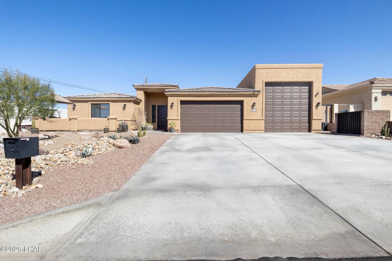 Lake Havasu City, Arizona, 86404, United States, 4 Bedrooms Bedrooms, ,3 BathroomsBathrooms,Residential,For Sale,1941573