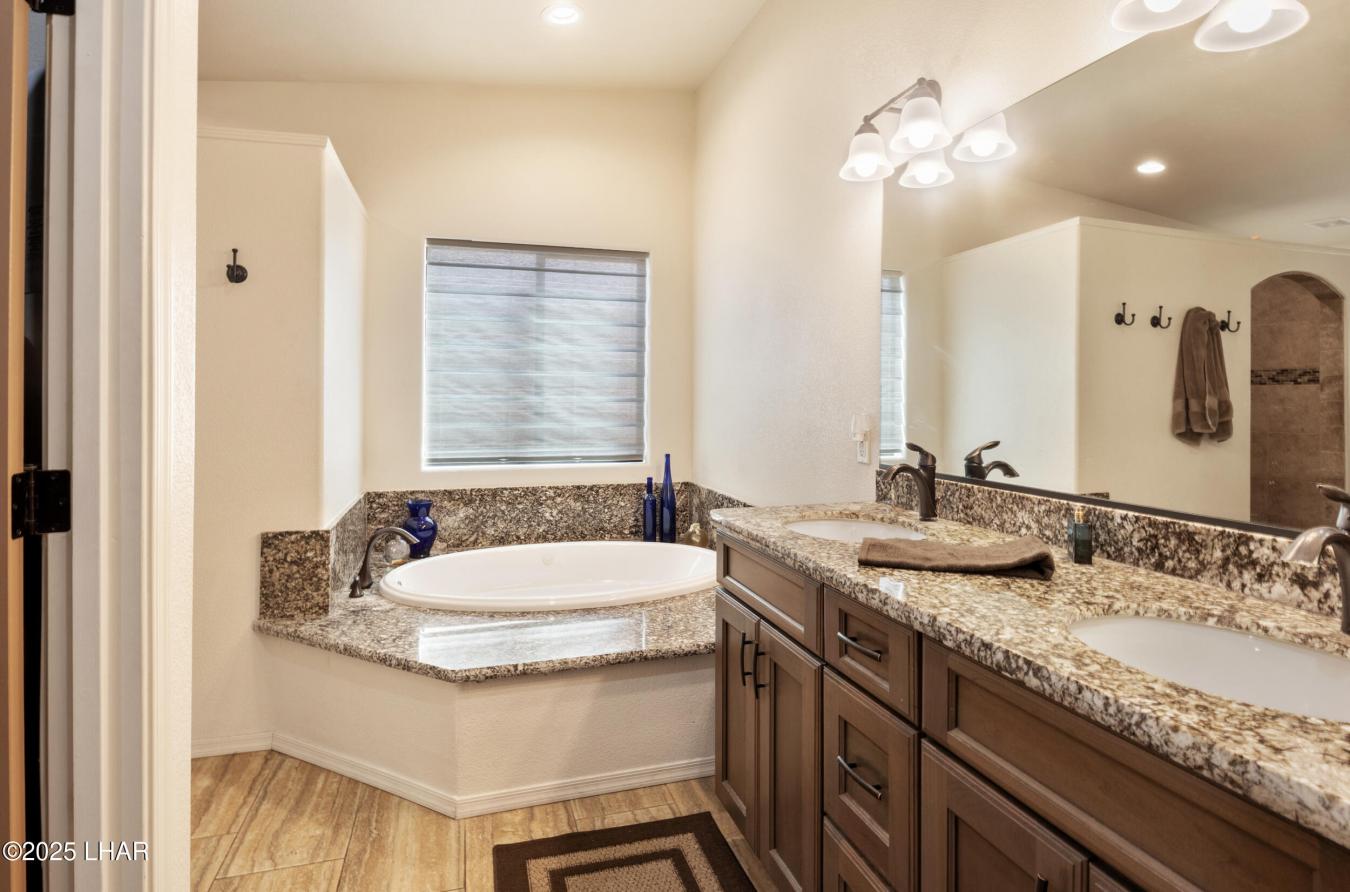 Lake Havasu City, Arizona, 86404, United States, 4 Bedrooms Bedrooms, ,3 BathroomsBathrooms,Residential,For Sale,1941573