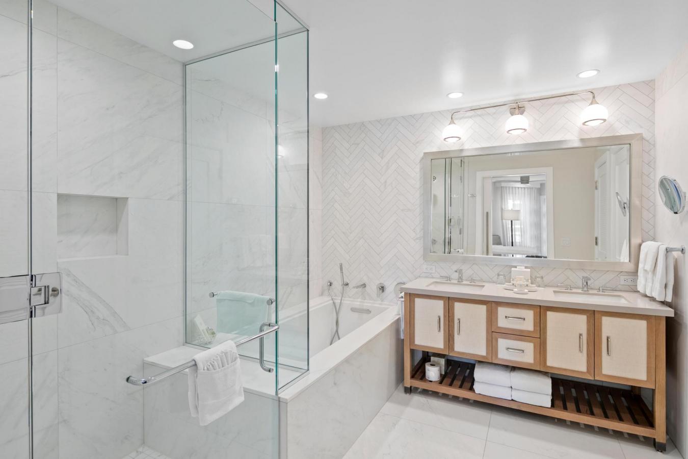 Coronado, California, 92118, United States, 2 Bedrooms Bedrooms, ,2 BathroomsBathrooms,Residential,For Sale,1734266