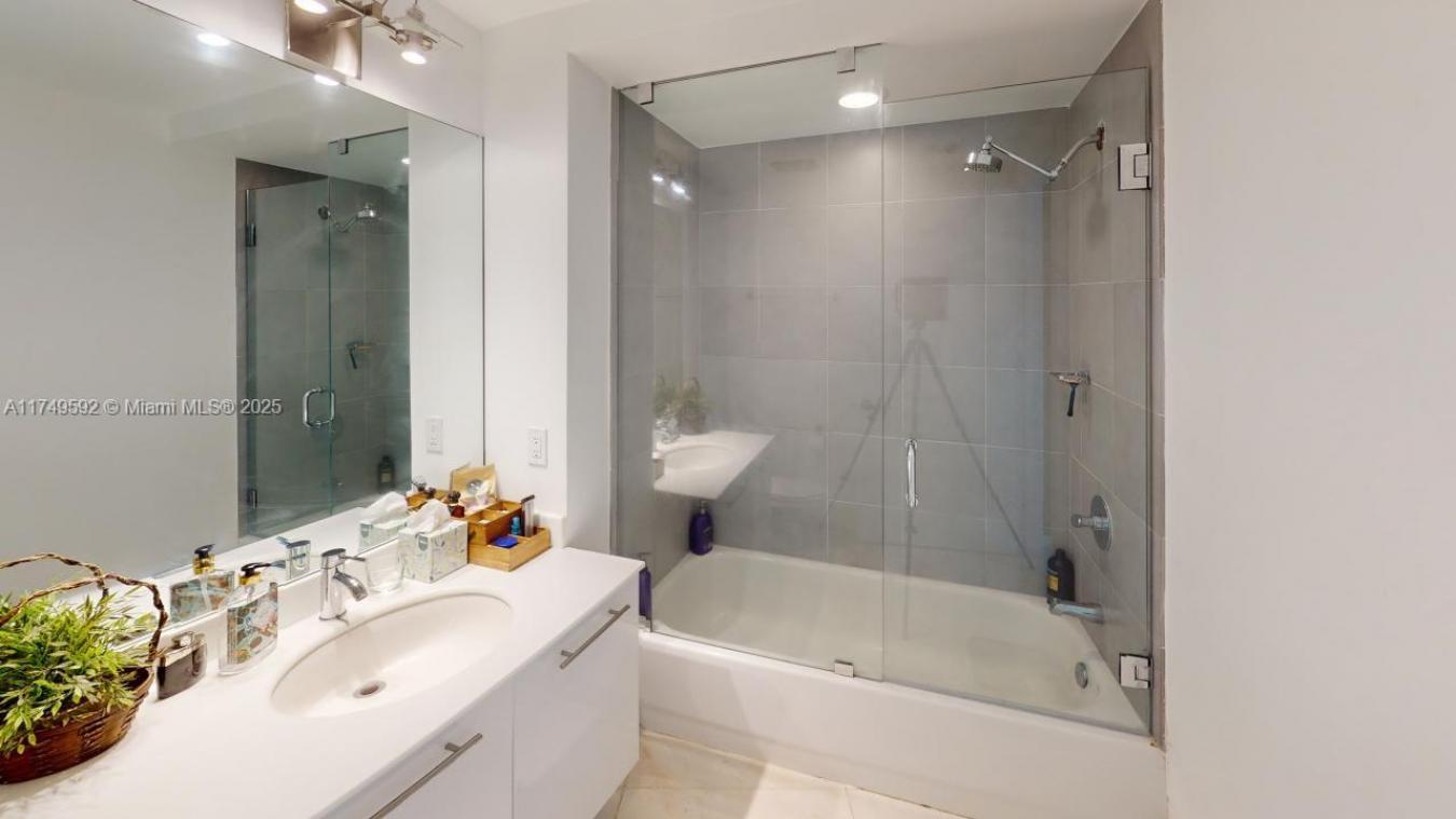 Miami, Florida, 33130, United States, 2 Bedrooms Bedrooms, ,2 BathroomsBathrooms,Residential,For Sale,1734264