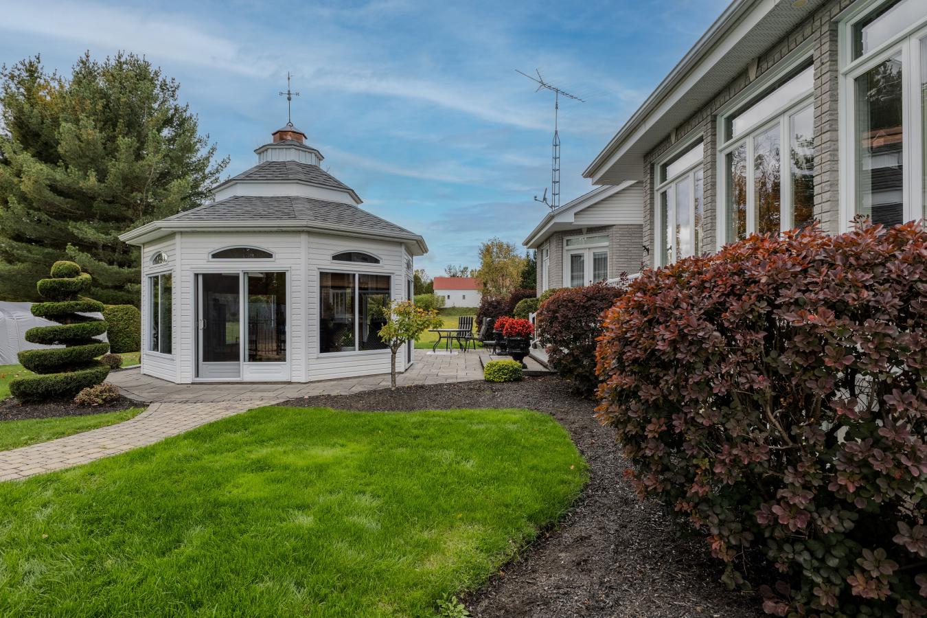 Hemmingford, QC, J0L1H0, Canada, 3 Bedrooms Bedrooms, ,1 BathroomBathrooms,Residential,For Sale,1740992