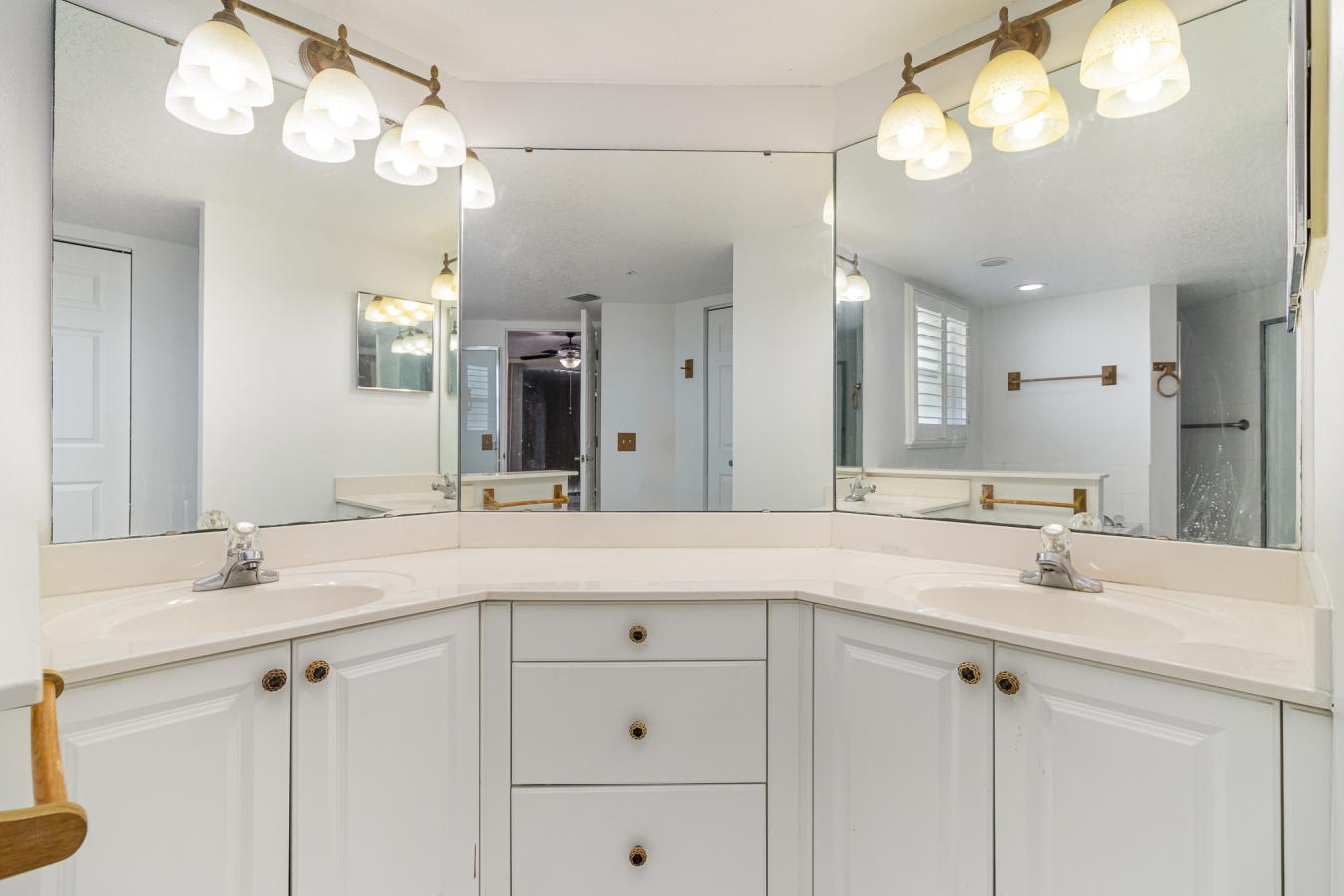 Indialantic, Florida, 32903, United States, 3 Bedrooms Bedrooms, ,2 BathroomsBathrooms,Residential,For Sale,1739564