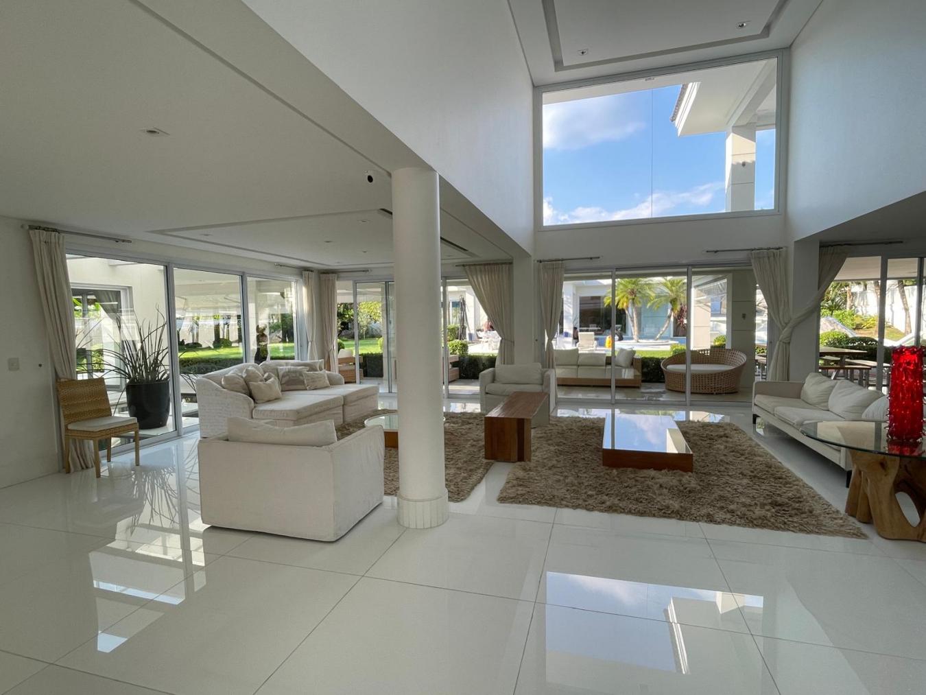 Guaruja, SP, 14455-750, Brazil, 8 Bedrooms Bedrooms, ,10 BathroomsBathrooms,Residential,For Sale,1740978