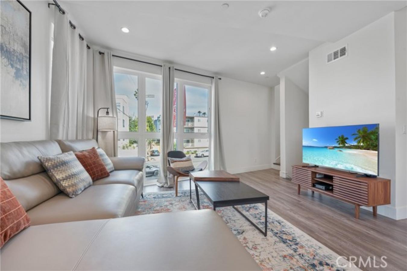 Luxury Rental Opportunity in Miracle Mile Step into modern luxury in t – image 12