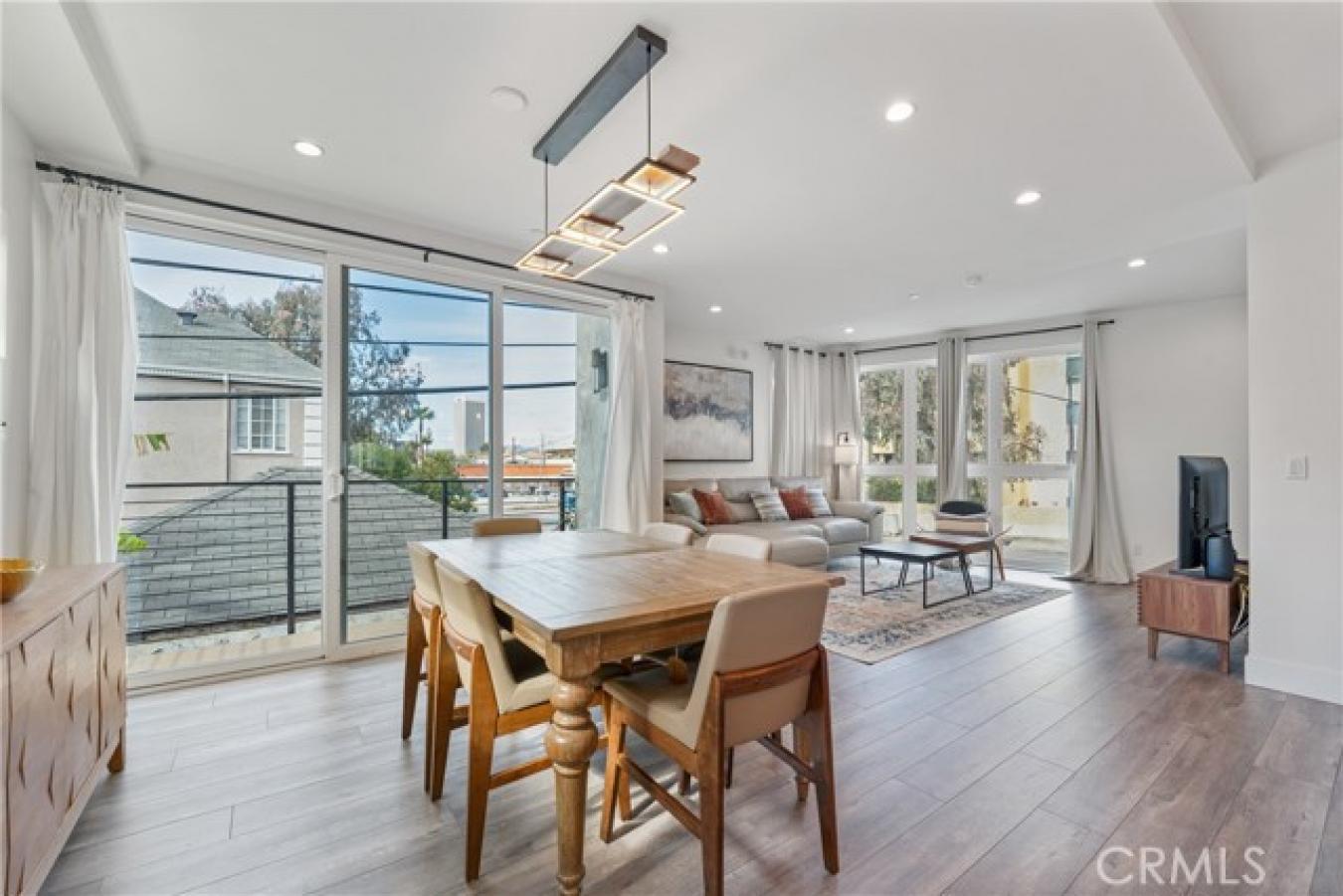 Luxury Rental Opportunity in Miracle Mile Step into modern luxury in t – image 14