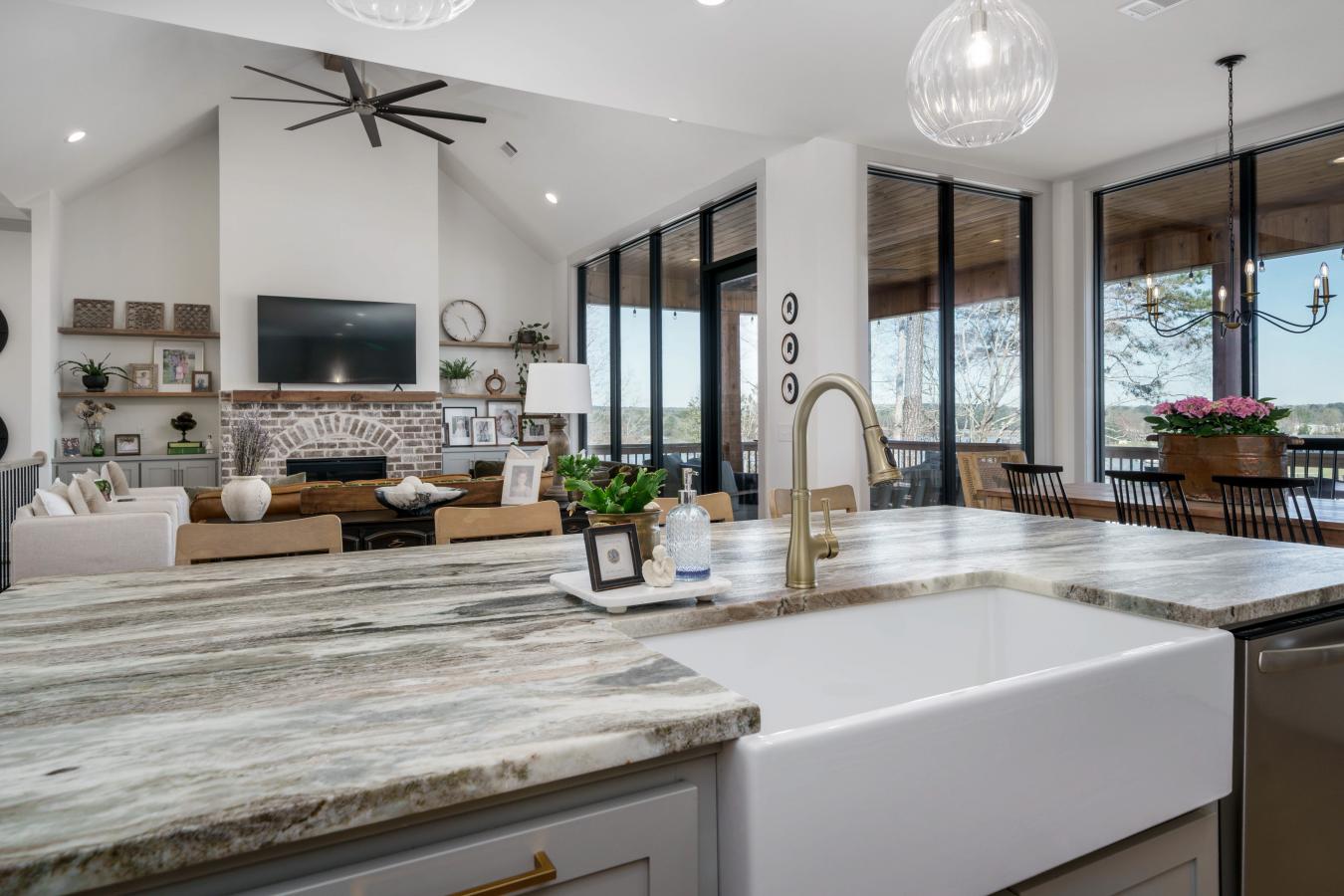 Northport, Alabama, 35475, United States, 4 Bedrooms Bedrooms, ,4 BathroomsBathrooms,Residential,For Sale,1748571