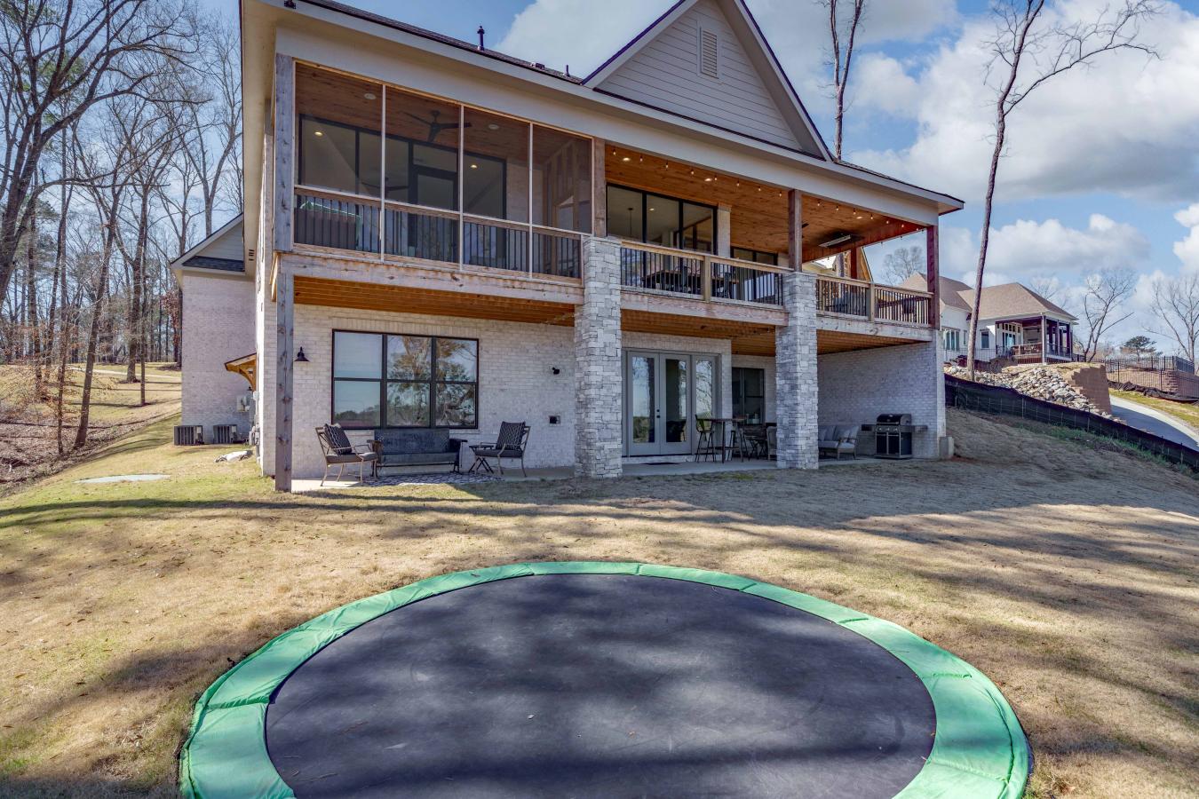 Northport, Alabama, 35475, United States, 4 Bedrooms Bedrooms, ,4 BathroomsBathrooms,Residential,For Sale,1748571