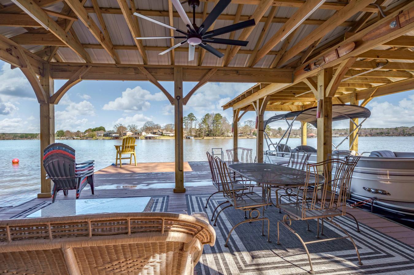 Northport, Alabama, 35475, United States, 4 Bedrooms Bedrooms, ,4 BathroomsBathrooms,Residential,For Sale,1748571