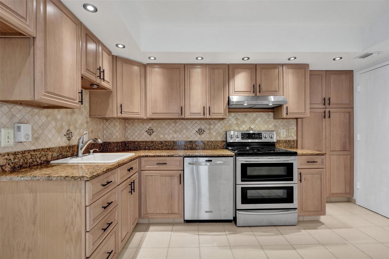 Pompano Beach, Florida, 33062, United States, 2 Bedrooms Bedrooms, ,2 BathroomsBathrooms,Residential,For Sale,1742014