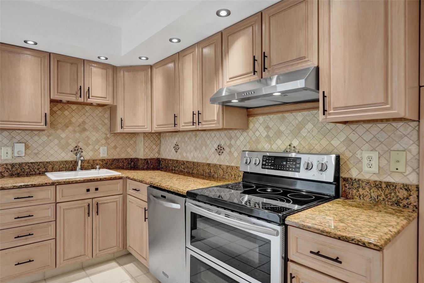 Pompano Beach, Florida, 33062, United States, 2 Bedrooms Bedrooms, ,2 BathroomsBathrooms,Residential,For Sale,1742014