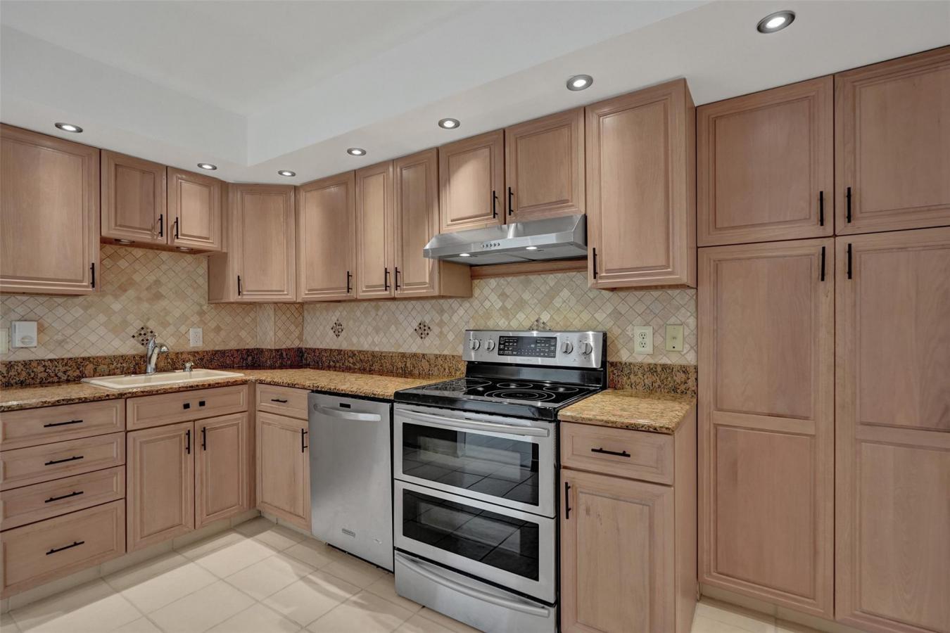 Pompano Beach, Florida, 33062, United States, 2 Bedrooms Bedrooms, ,2 BathroomsBathrooms,Residential,For Sale,1742014