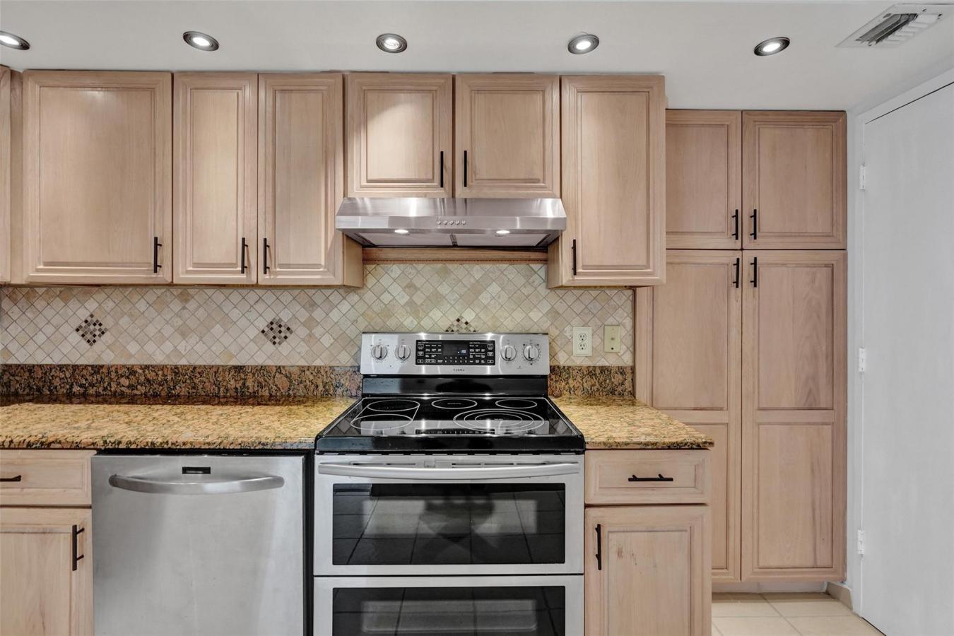 Pompano Beach, Florida, 33062, United States, 2 Bedrooms Bedrooms, ,2 BathroomsBathrooms,Residential,For Sale,1742014