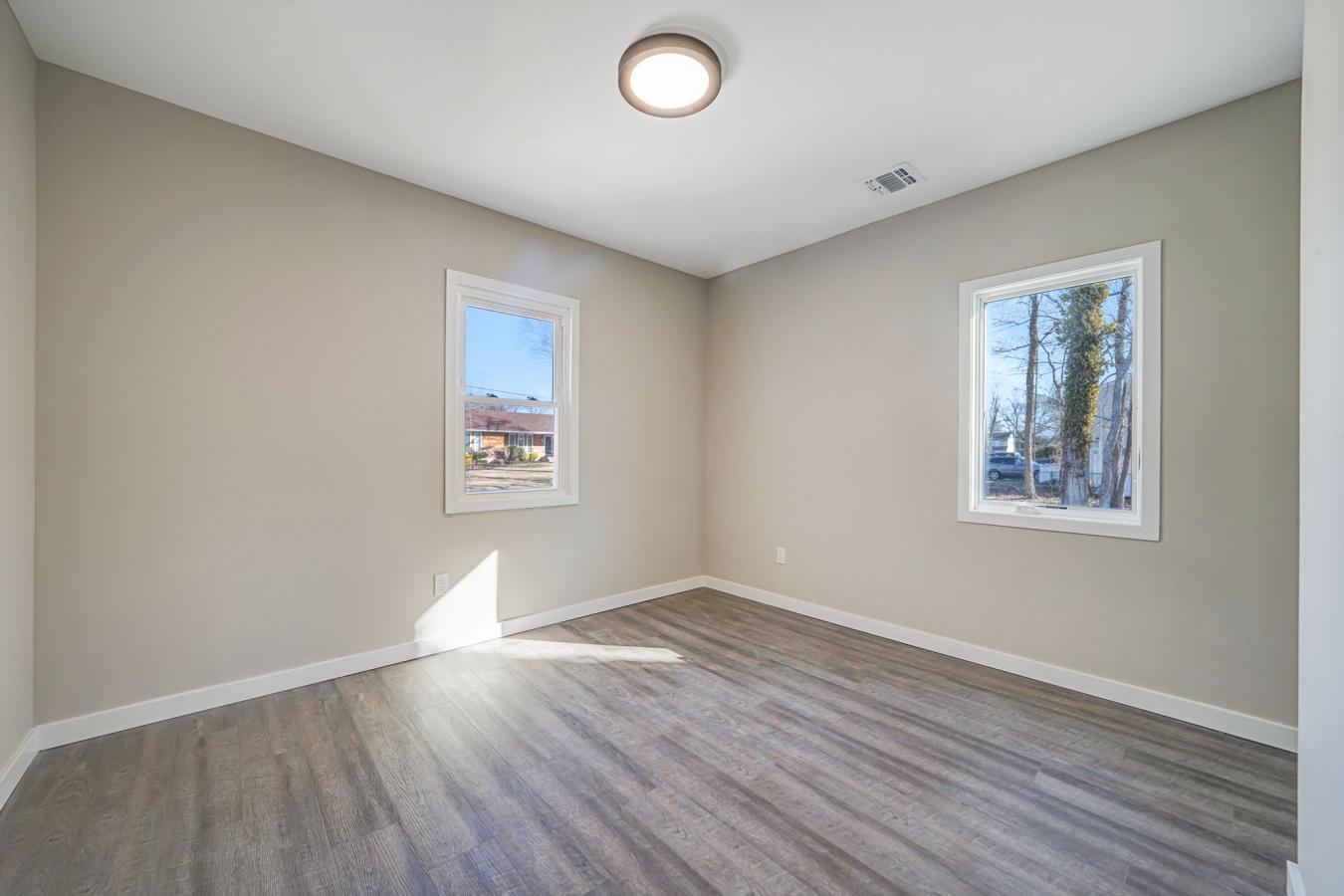 East Islip, New York, 11730, United States, 3 Bedrooms Bedrooms, ,2 BathroomsBathrooms,Residential,For Sale,1741417