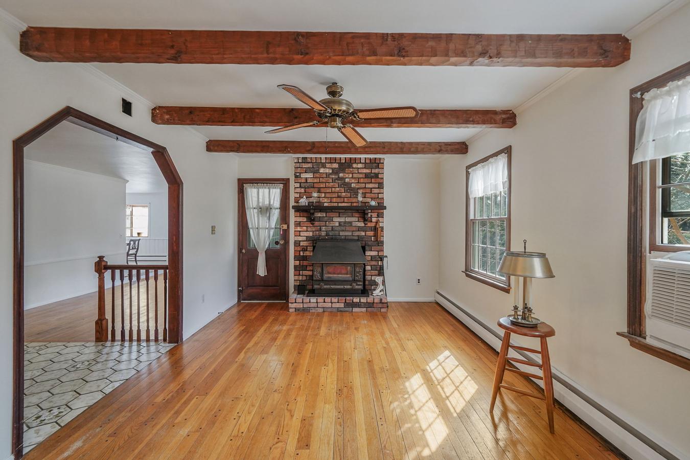 Stony Brook, New York, 11790, United States, 3 Bedrooms Bedrooms, ,2 BathroomsBathrooms,Residential,For Sale,1741416