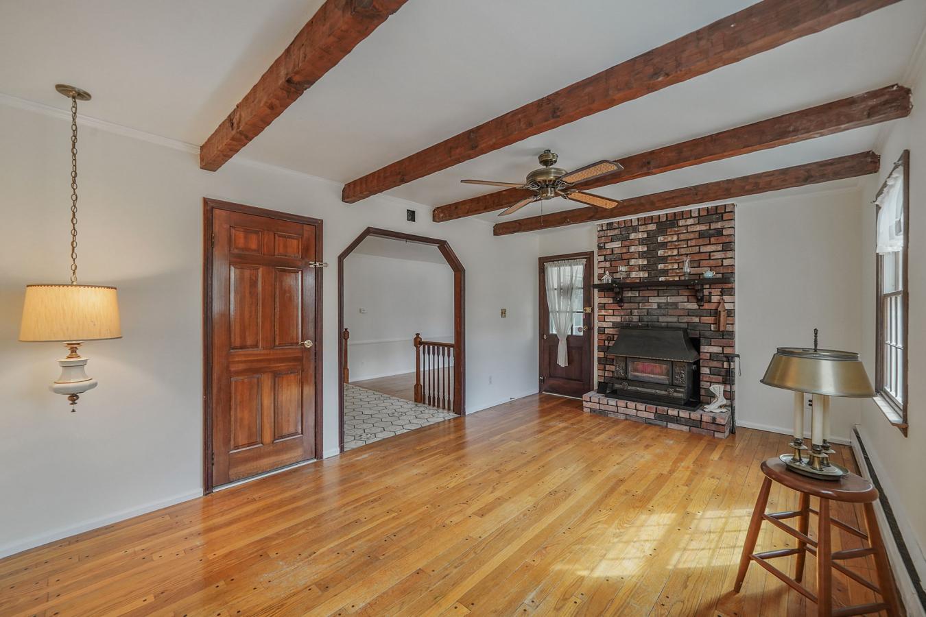 Stony Brook, New York, 11790, United States, 3 Bedrooms Bedrooms, ,2 BathroomsBathrooms,Residential,For Sale,1741416