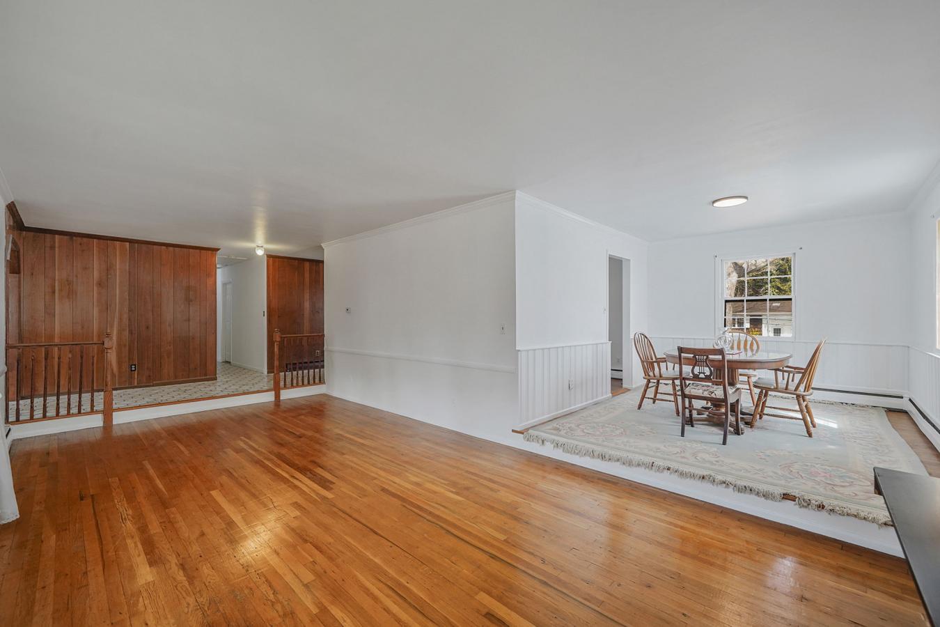 Stony Brook, New York, 11790, United States, 3 Bedrooms Bedrooms, ,2 BathroomsBathrooms,Residential,For Sale,1741416