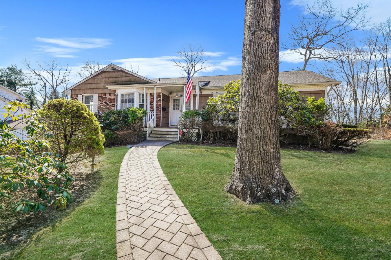 Stony Brook, New York, 11790, United States, 3 Bedrooms Bedrooms, ,2 BathroomsBathrooms,Residential,For Sale,1741416