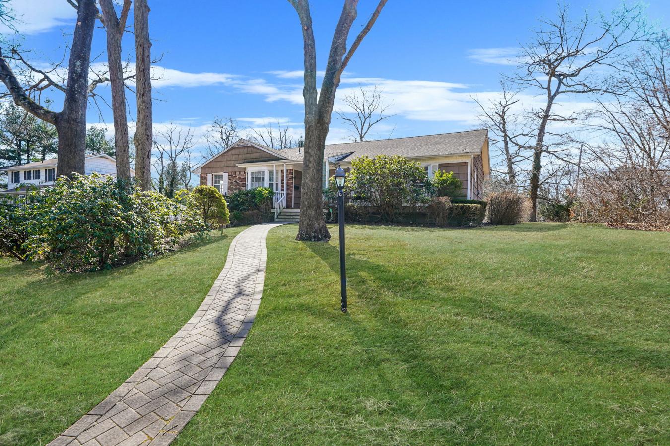 Stony Brook, New York, 11790, United States, 3 Bedrooms Bedrooms, ,2 BathroomsBathrooms,Residential,For Sale,1741416