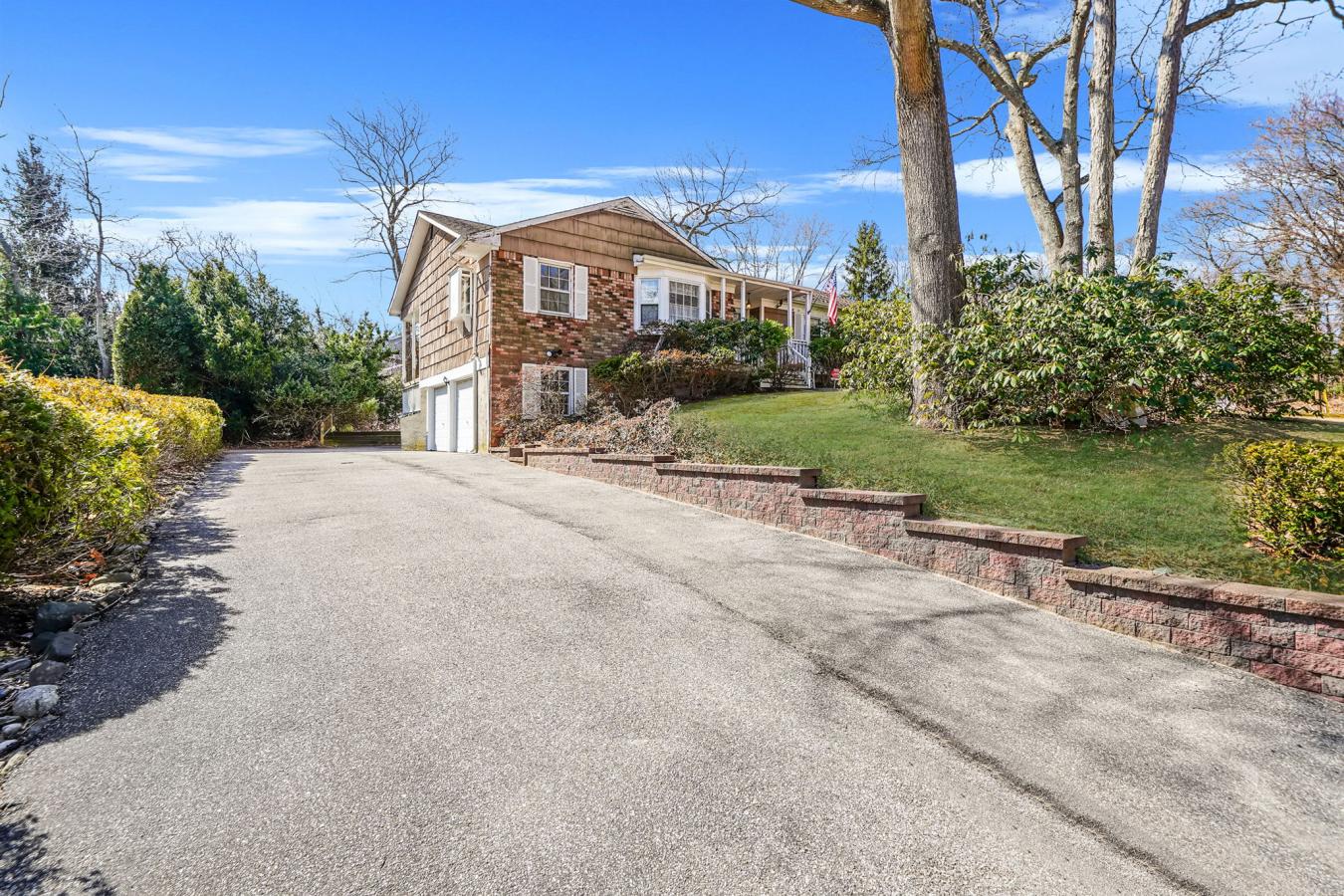 Stony Brook, New York, 11790, United States, 3 Bedrooms Bedrooms, ,2 BathroomsBathrooms,Residential,For Sale,1741416