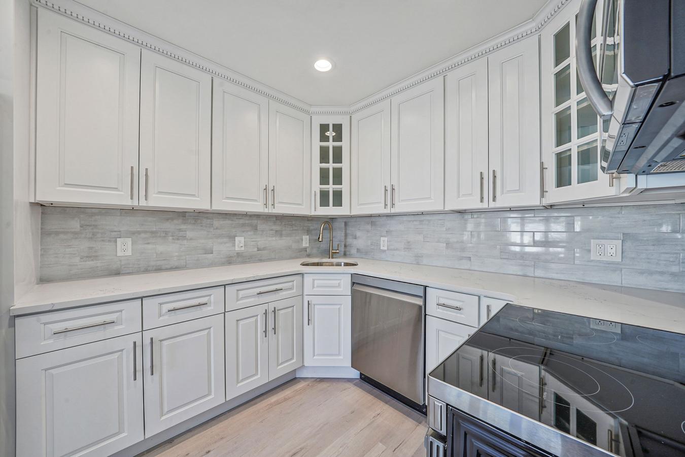 Lindenhurst, New York, 11757, United States, 5 Bedrooms Bedrooms, ,2 BathroomsBathrooms,Residential,For Sale,1741415